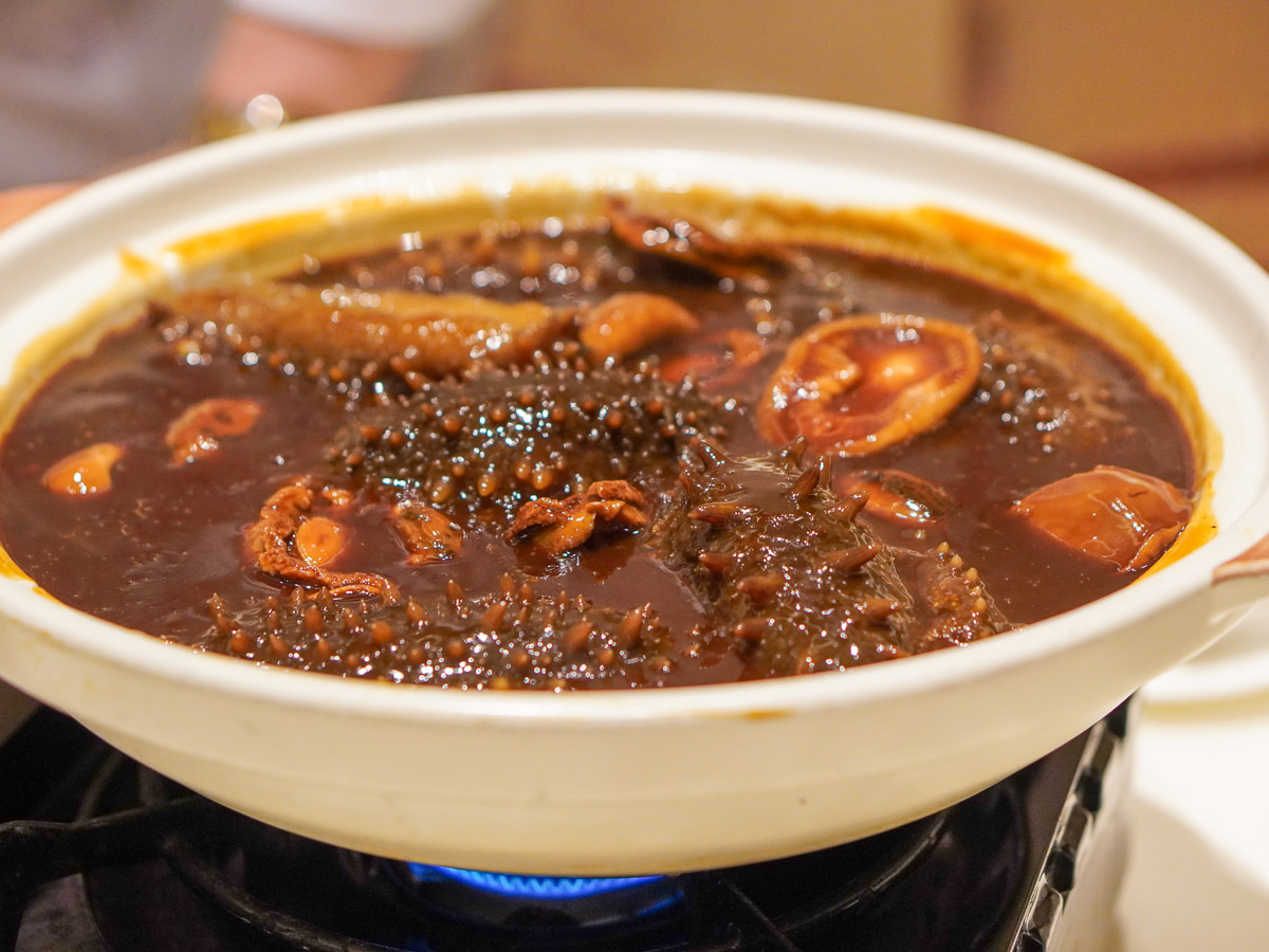 『富臨飯店』の「アワビとナマコの煮込み」