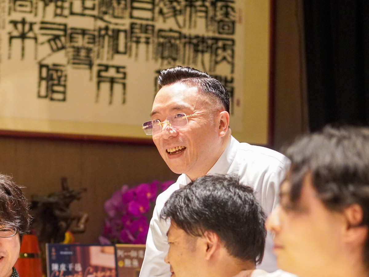 明るく気さくな総料理長・黄隆滔シェフ
