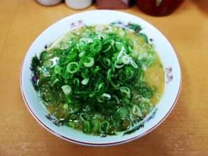 「博多豚骨ネギラーメン」[食楽web]