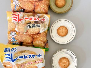 画像下の「朝のミレービスケット コーンポタージュ味」