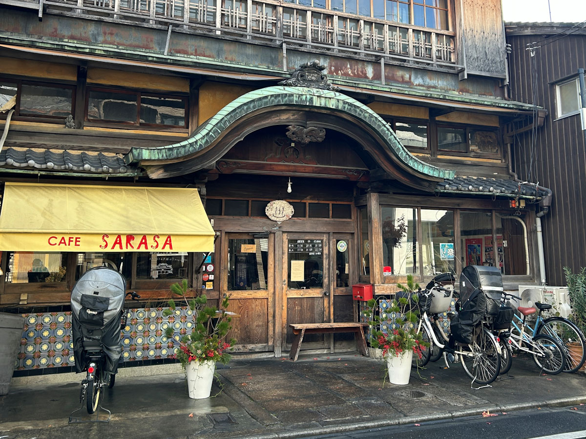 【京都ランチの名店】銭湯をリノベしたすてきカフェ。さらさ西陣は「トルコライス」が絶品