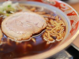 中太のちぢれ麺がスープによく絡みます
