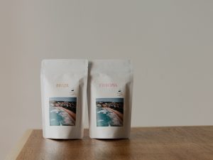 店頭ではコーヒー豆とコーヒーバッグも販売しています。