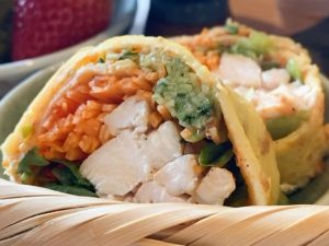 「鶏ハムのラップサンド」