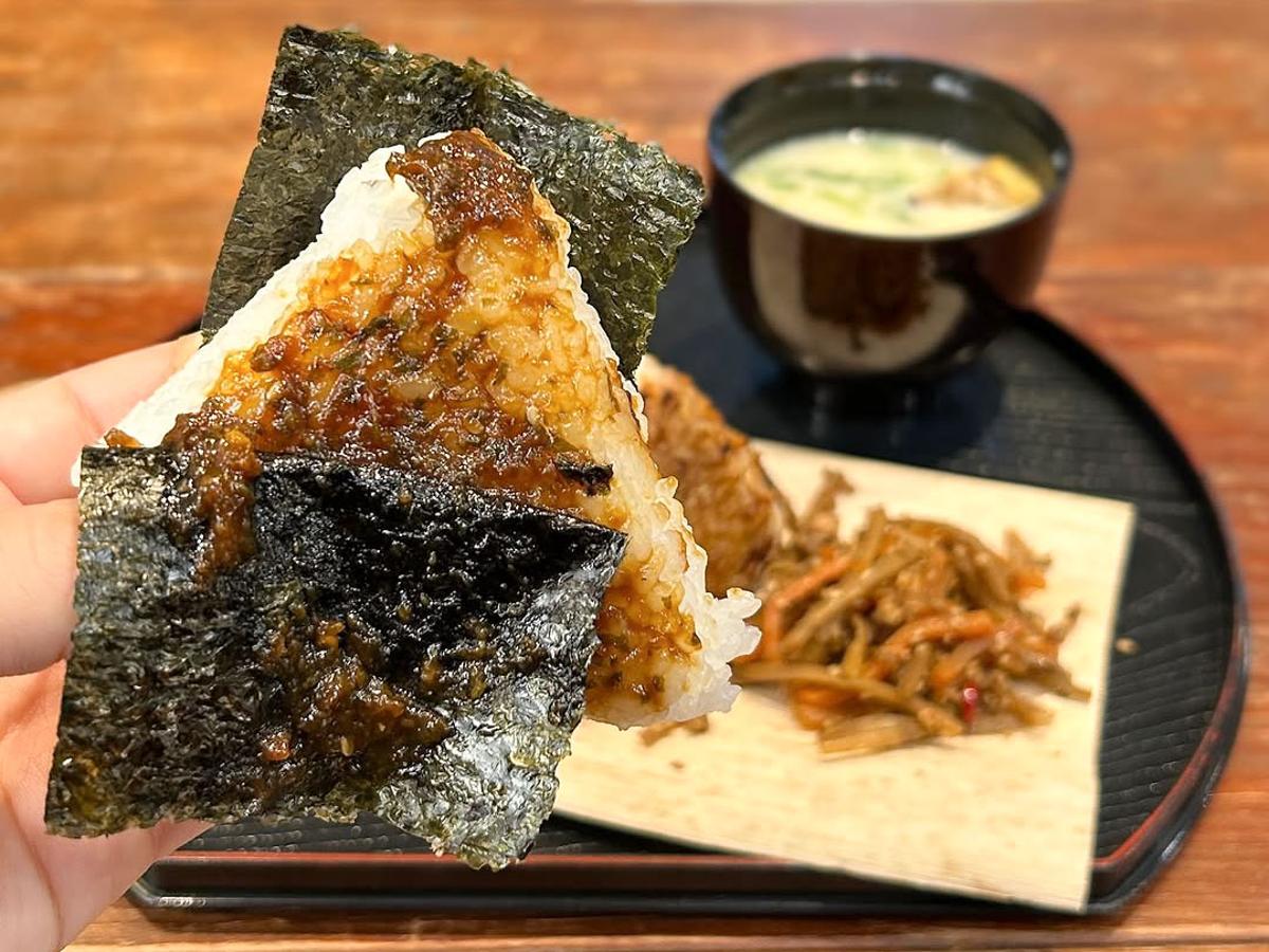 京都・銀閣寺観光のランチに。参道で味わう『御米司ふみや』の土鍋炊き「大葉味噌おにぎり」