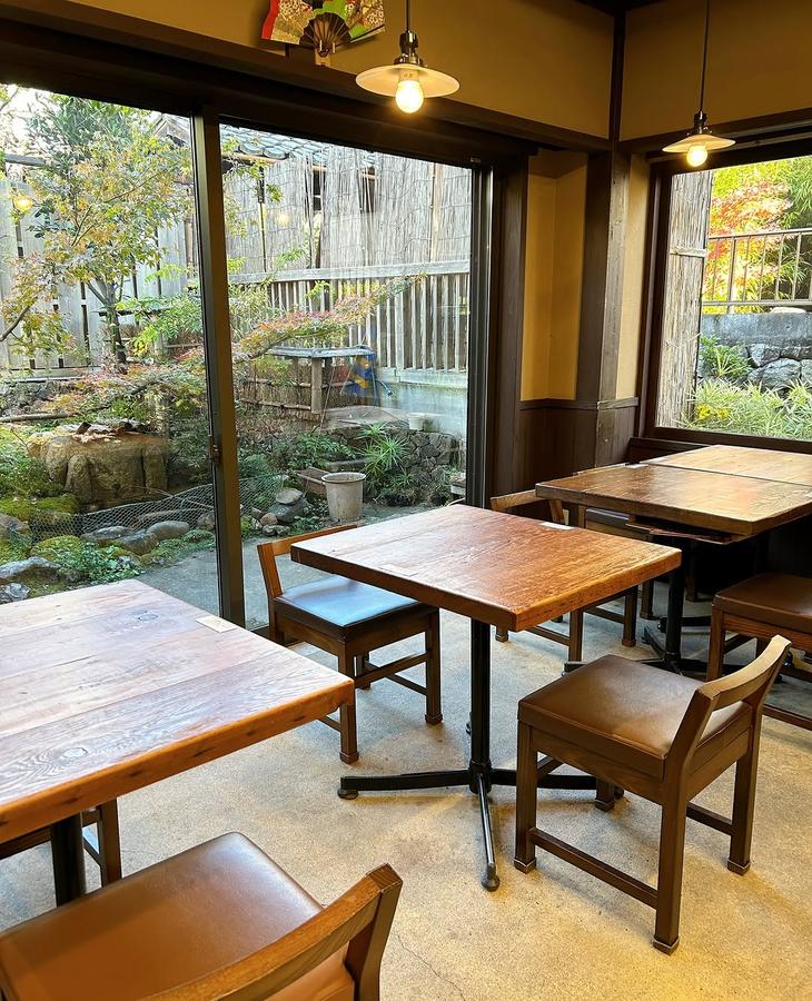 和モダンな店内