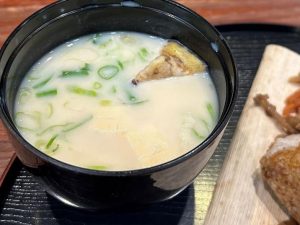 ほっこりやさしい味わいの白味噌のみそ汁