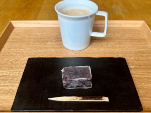 加賀棒茶ラテと金つばのセット