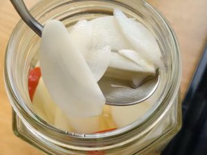 卓上にあるナンプラーや薬味などを加えたらより屋台テイストに