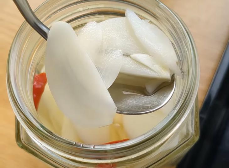 卓上にあるナンプラーや薬味などを加えたらより屋台テイストに