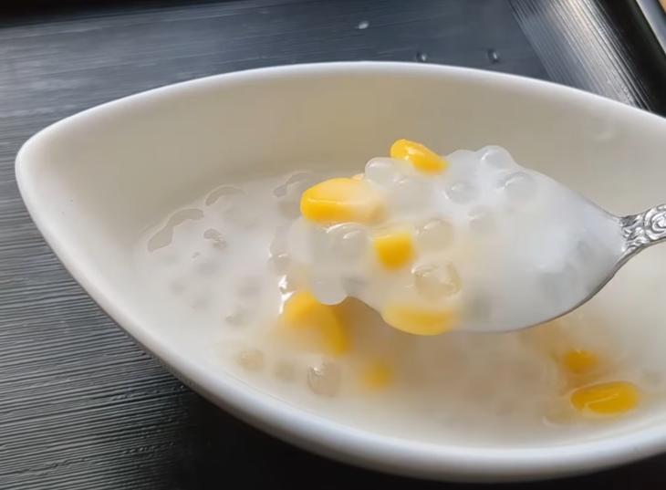 タピオカ入りのココナッツ風味デザート付き