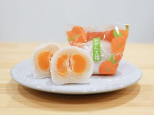 富山の春のおいしい風物詩。老舗『佐々木千歳堂』の丸ごとみかん大福