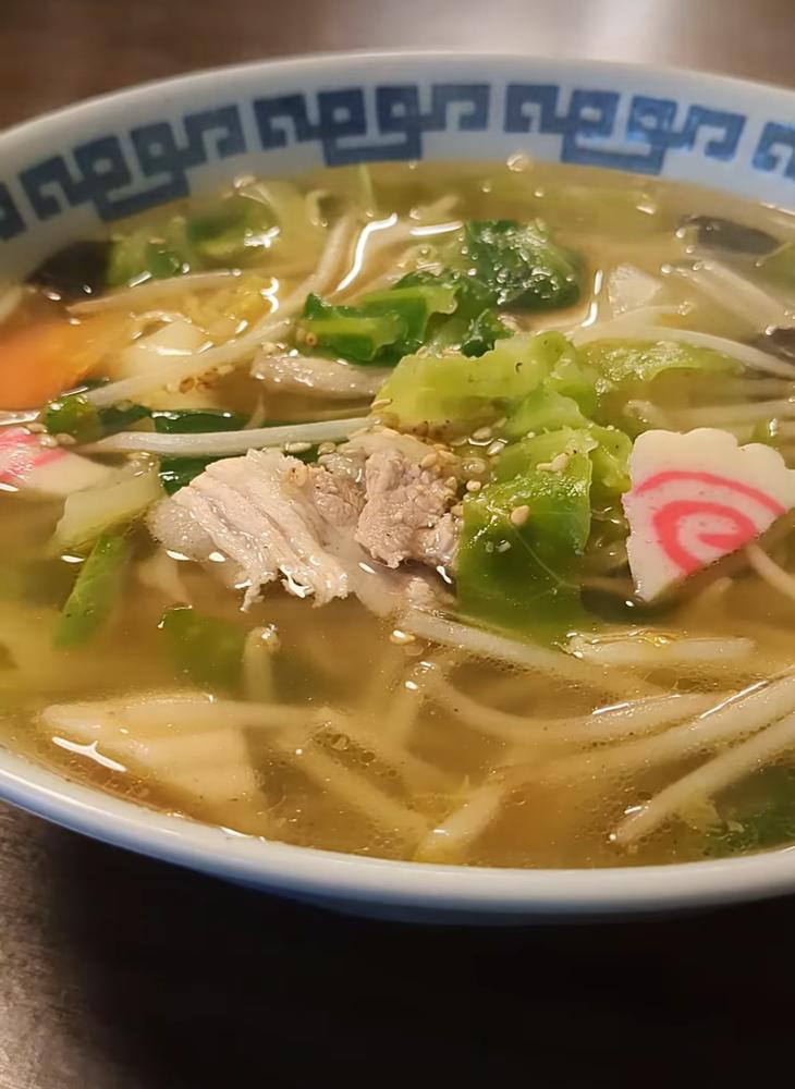 メニューを広げ、「大人気」と記されたタンメンを迷わず注文しました
