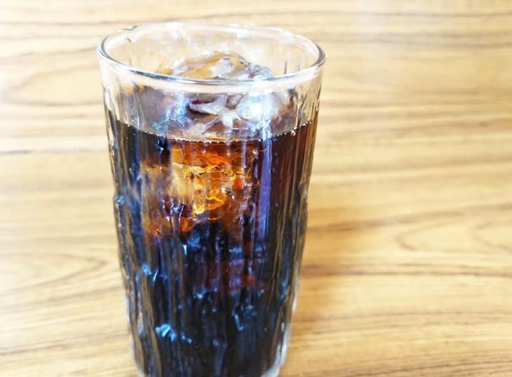食後のサービスドリンクには、ウーロン茶かアイスコーヒーを選べます