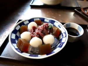 白玉あんみつ黒みつ添え 850円