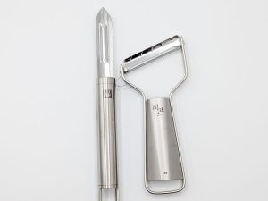買うならこれ！ピーラー2選。“T型”と“縦型”の使い分けで料理の下準備が驚くほどスムーズに