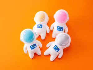 『ザ・スタディールーム』の「宇宙飛行士のおもちゃ」は（1個847円）は“ぐにゃ×ぷにょ触感”のスクイーズ