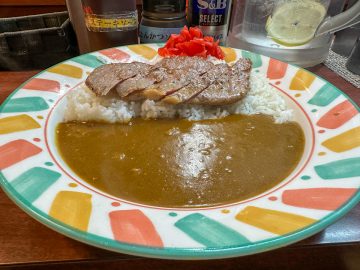 有楽町の昭和レトロな人気カレー店『ふくてい』の名物「ステーキカレー」を食べてきた！