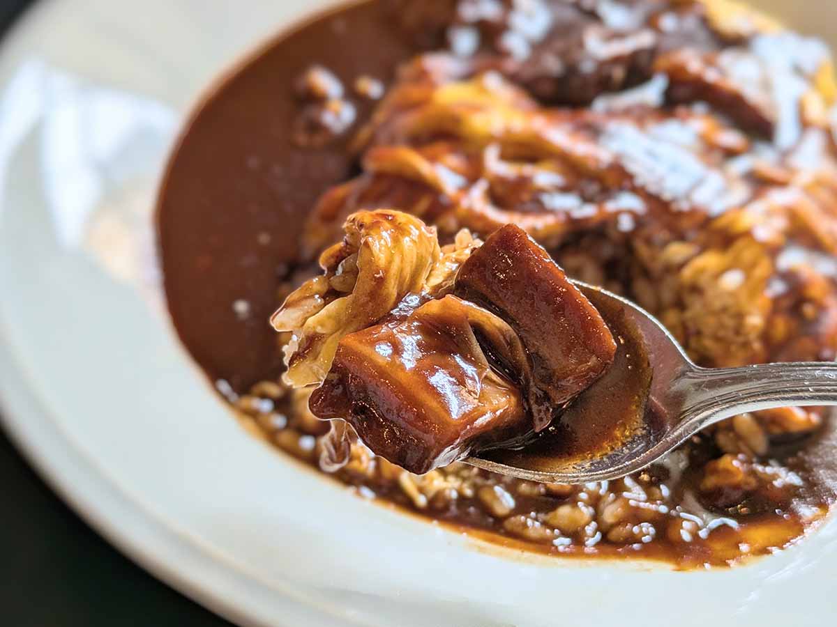 あっさり味のライスと濃厚シチューが相性ぴったり [食楽web]