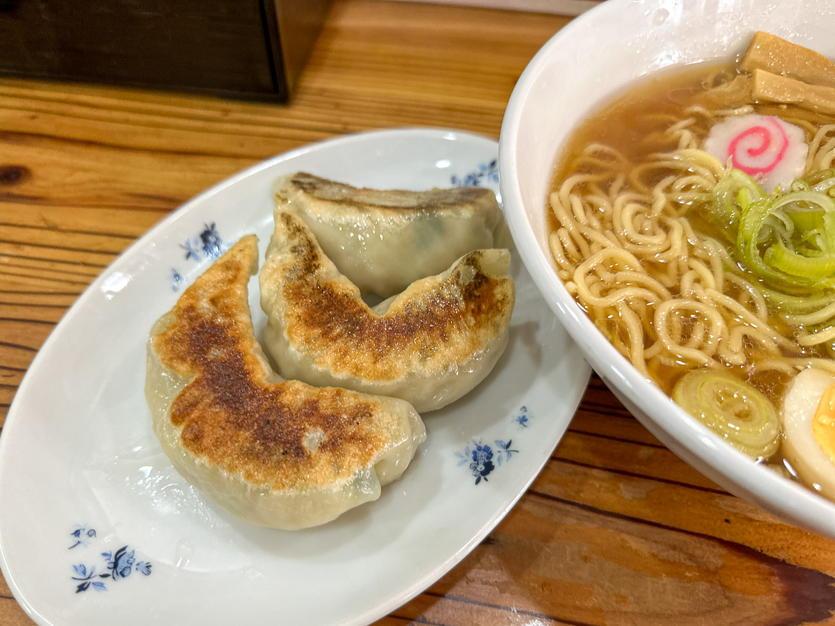 Bセット(らーめん、ジャンボ餃子3個、味玉半分)1200円
