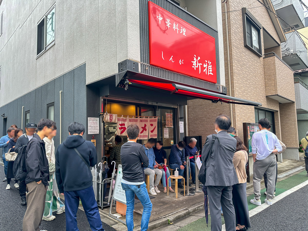 昼時は長蛇の列ができる。とくに週末は覚悟が必要