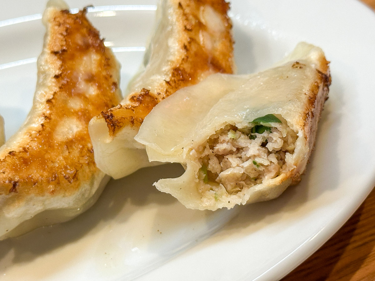 肉の割合が多い餃子の餡。