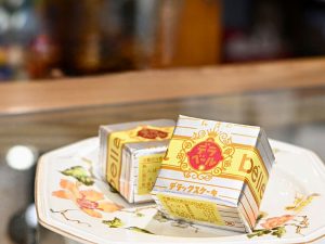 忘れられない5つ星みやげ。和歌山の老舗が作るレトロ可愛い銘菓「デラックスケーキ」