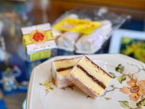中には白インゲン豆を使ったジャムが挟まっています