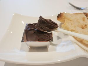 原点である「ショコラバター」。塩の効いたパンと合わせると最高 [食楽web]