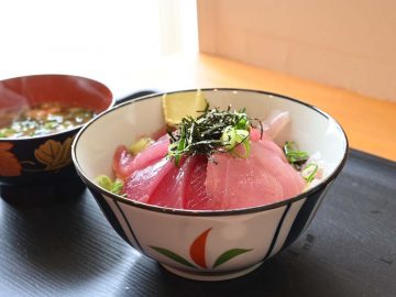 【秘境グルメ】一生に一度は食べたい！和歌山の“かつお茶漬け”と“生マグロ丼”は忘れられぬ美味