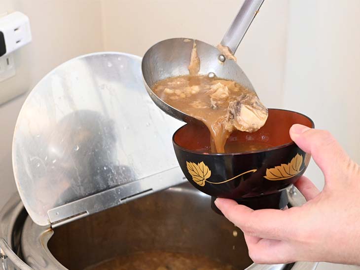 身もたっぷり入った贅沢なあら汁。上品な出汁が効いています