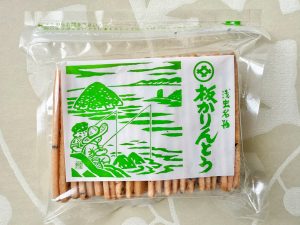 板かりんとう（600円）。ジップバッグになっているのが嬉しい