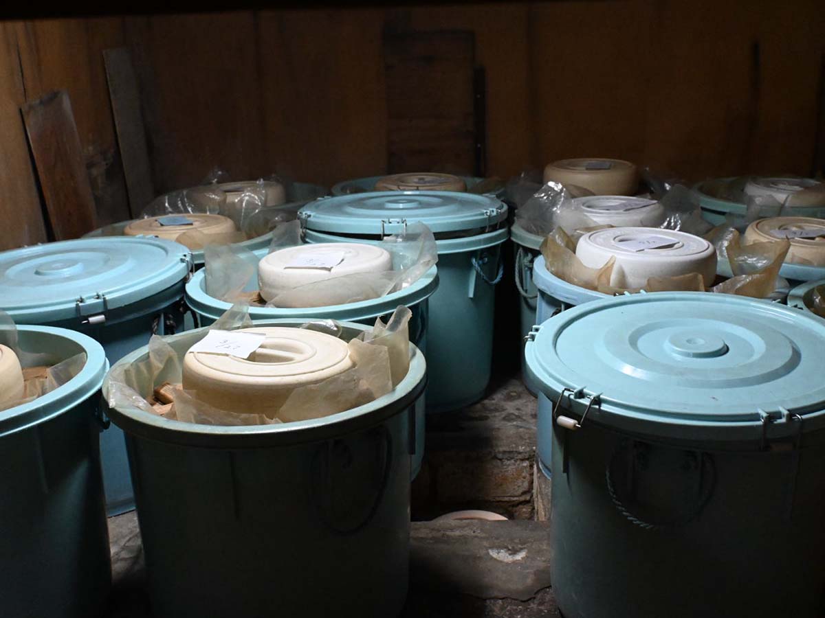 麹室で発酵される金山寺味噌