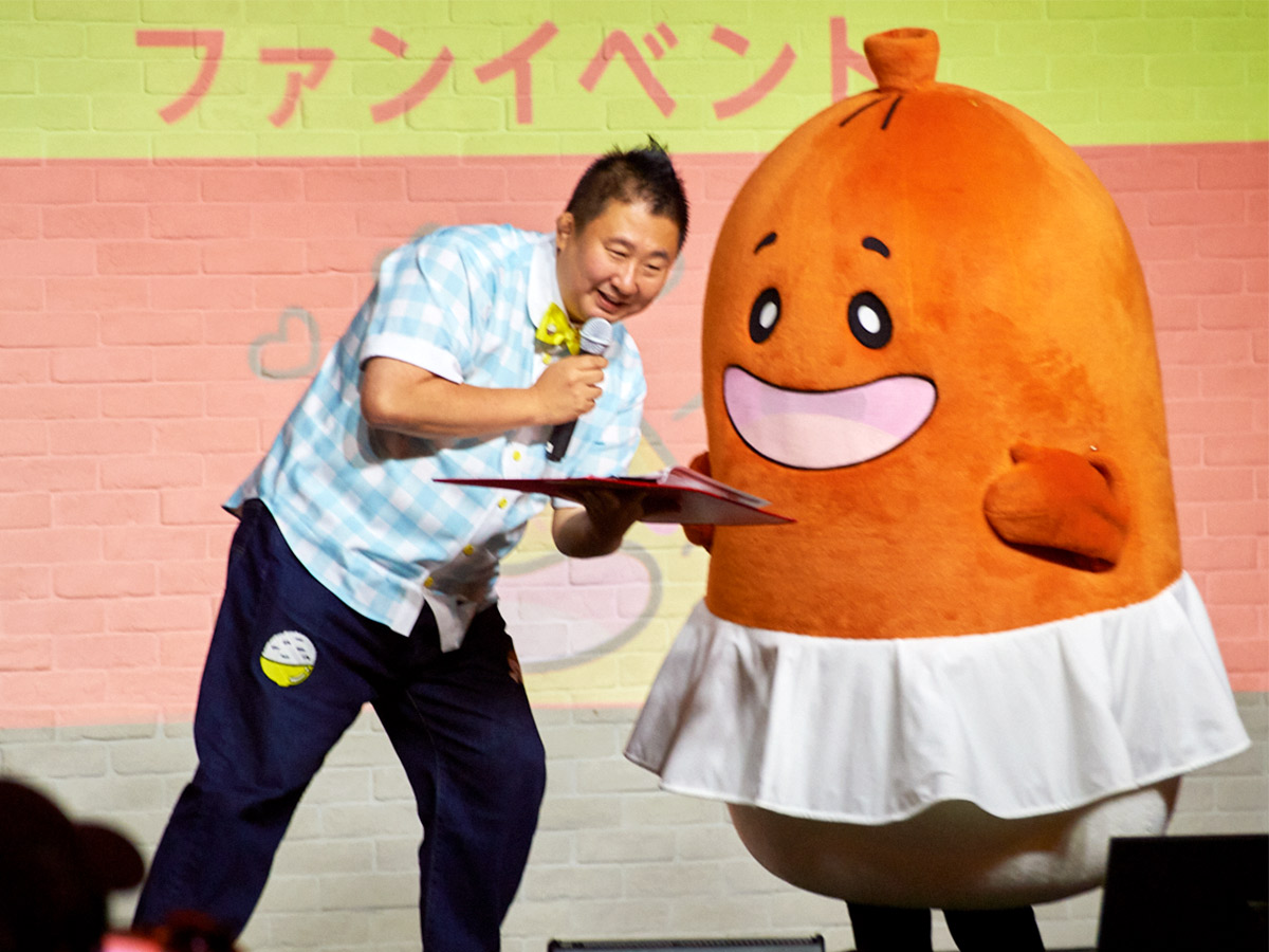 司会を務めるフォーリンデブはっしーさんとソップリン