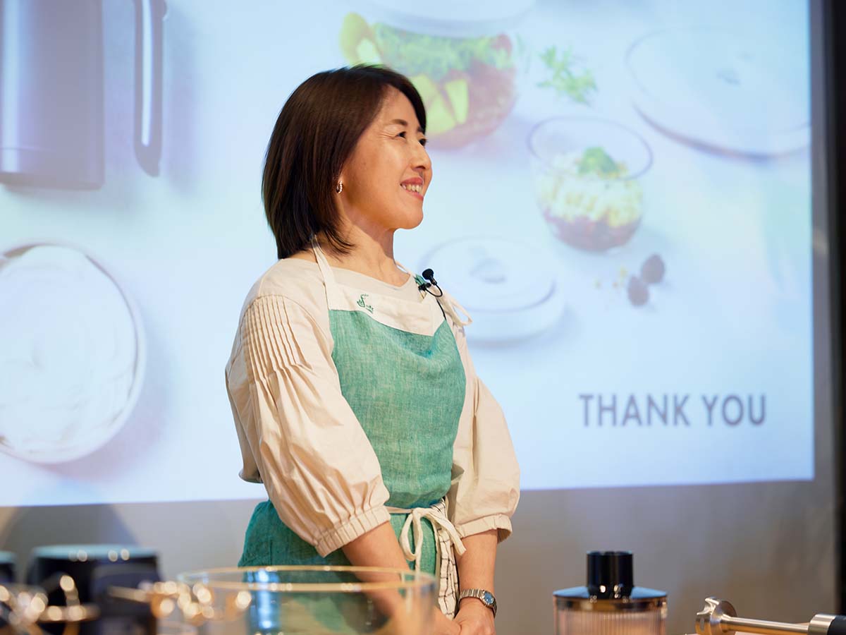 講師の渥美まゆ美さん。管理栄養士、フードコーディネーターなどの顔をもちメディア出演や著作も多数