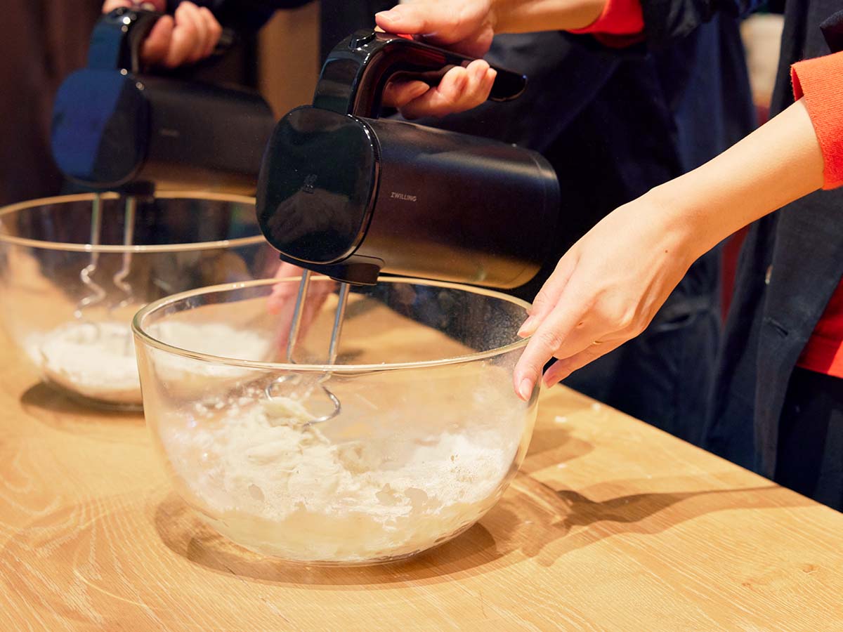 ニーダーを使えば力の要るパンやピザの生地作りも簡単