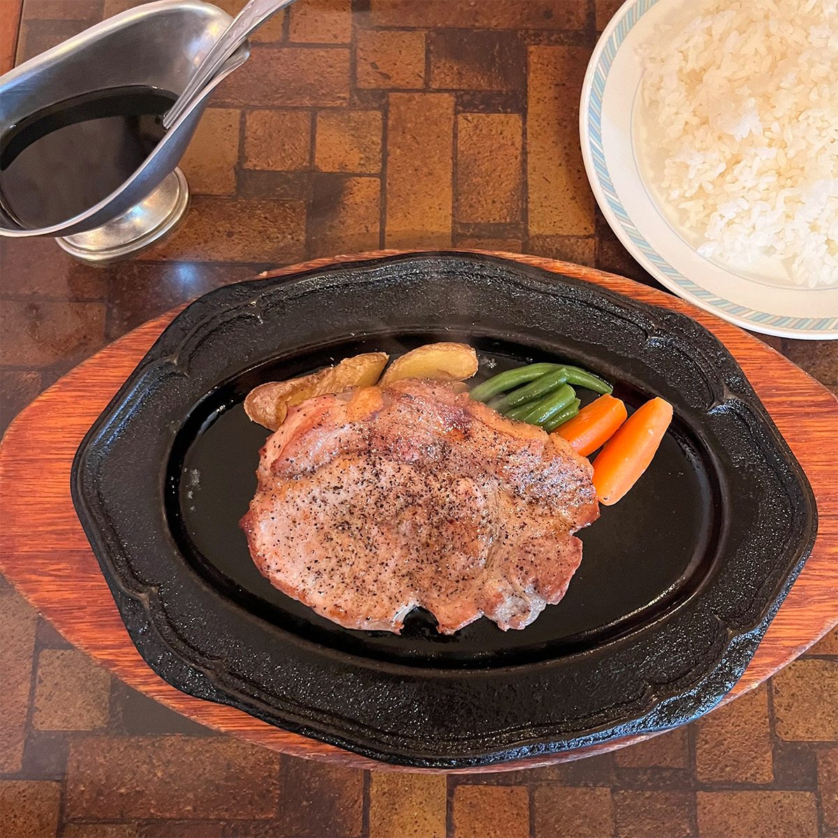 人気洋食店『メルヘン』のポークソテー