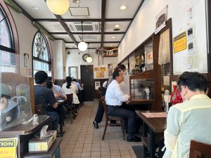 お店の中は昭和の西洋食堂のような雰囲気