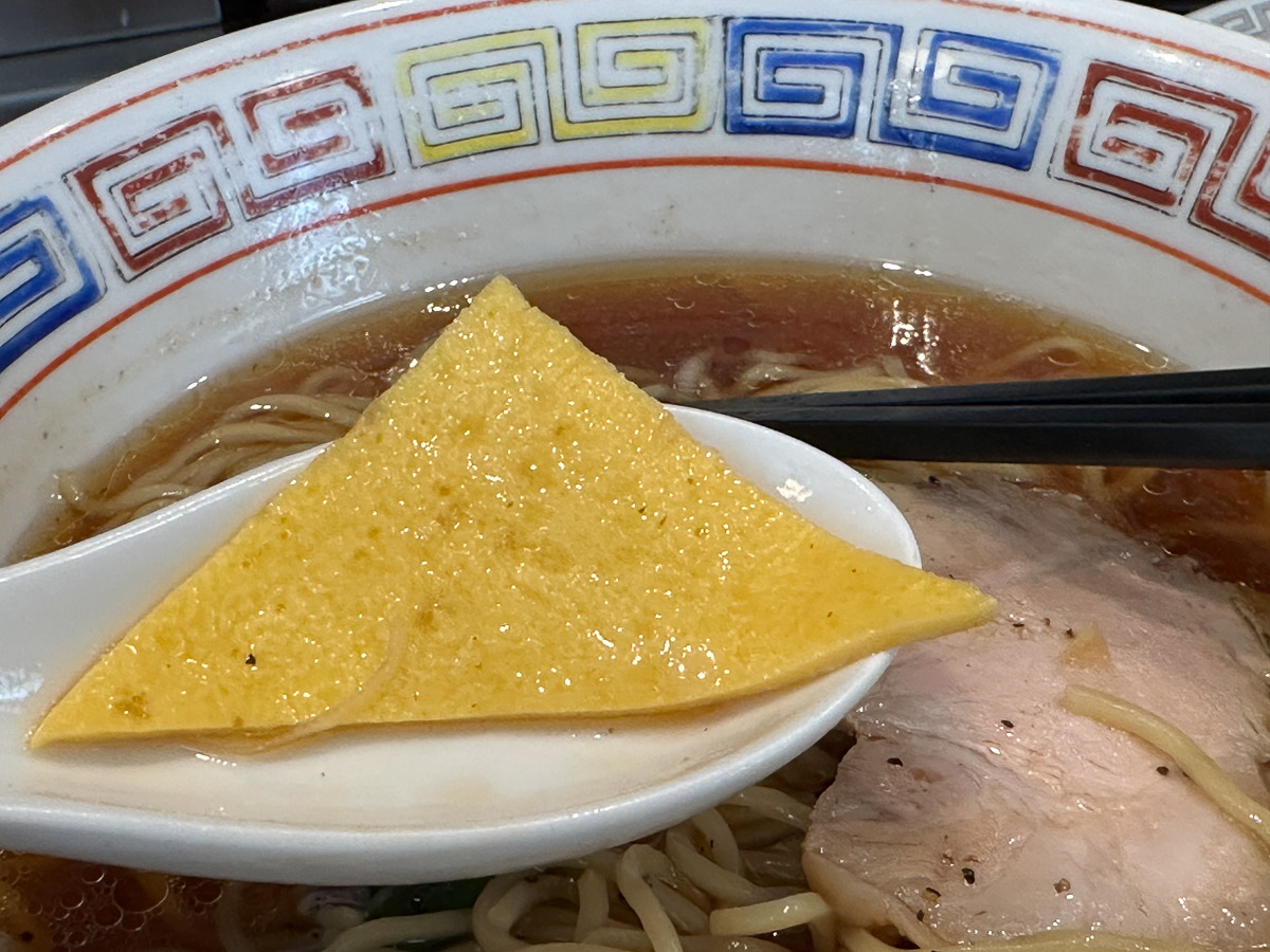 中華そばに入る三角形の薄焼き玉子[食楽web]