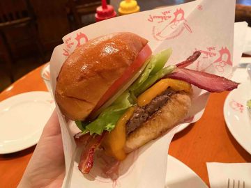 グルメバーガーの草分け的存在！ 五反田で30年以上愛される『7025 フランクリン アベニュー』