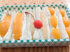 秘密の〆グルメ。老舗洋食店『五車堂』（大分）のフルーツサンドをお持ち帰り