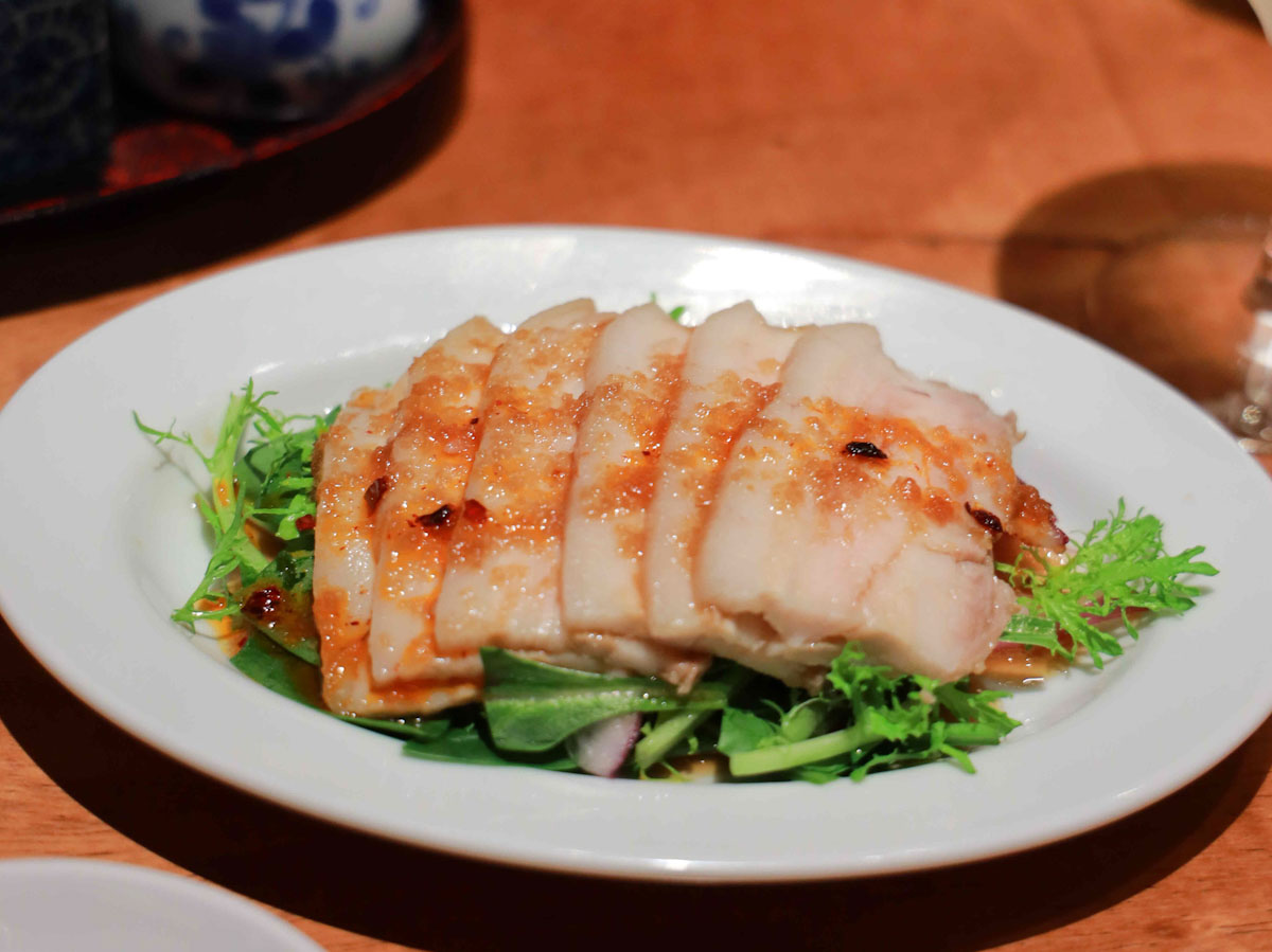 「北海道神威豚の雲白肉+白ワイン(リースリング)」2000円