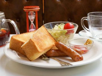 【鎌倉で朝食を】1945年創業『イワタコーヒー店』でいただく朝のご褒美モーニング