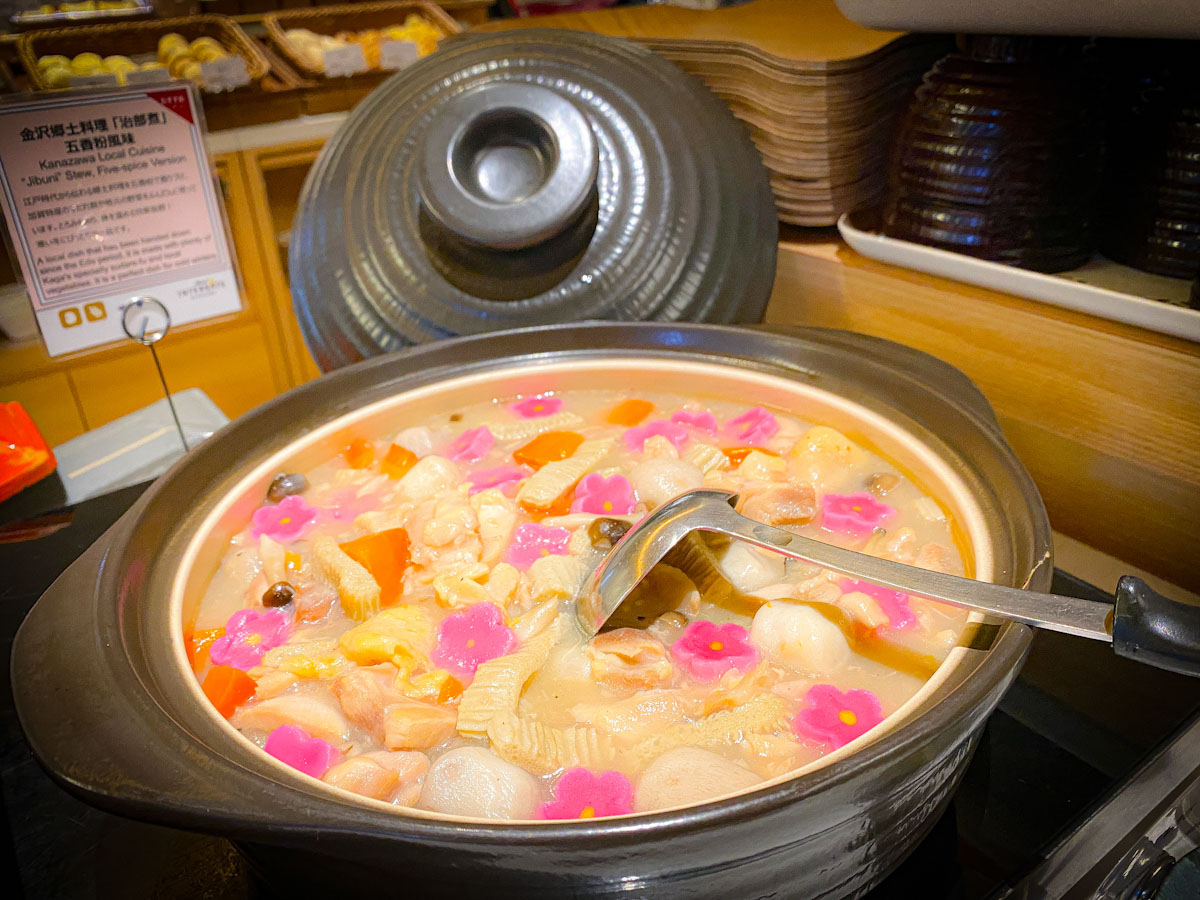 ご当地グルメ「治部煮」もあります