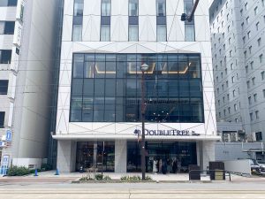 富山駅から徒歩約3分の立地にあります