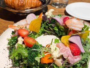 恵比寿で“映えランチ”ならここ！ ヘルシーなのに大満足な『Atelier LaLa』のリースサラダ