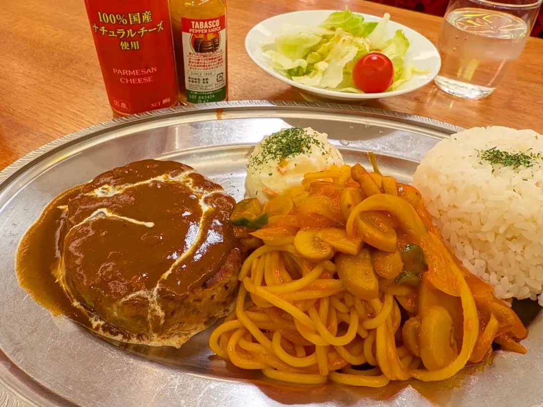 「デミハンバーグ&ナポリタン コンボランチ」(1200円)