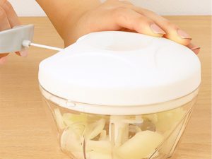食材を均一サイズでみじんにカット