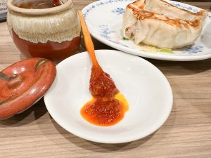 卓上にある自家製の豆板醤は味変にぴったり