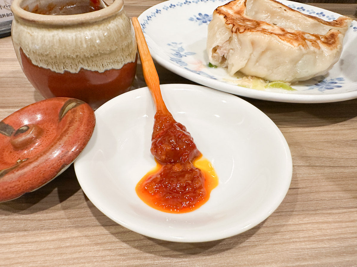 卓上にある自家製の豆板醤は味変にぴったり